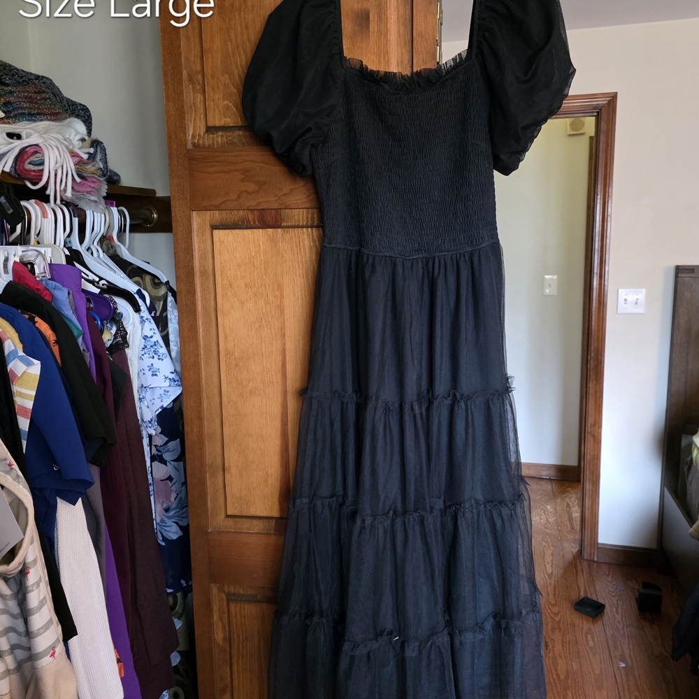 Chic Black Maxi Dress with Puff Sleeves